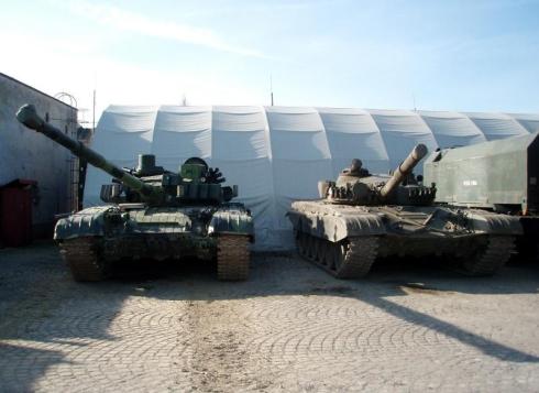 T-72M4CZ junto a un T-72M1